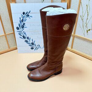 Tory Burch Pebbled Leather Riding Boots Flat Camel light Brown sz 9 Gold Logo